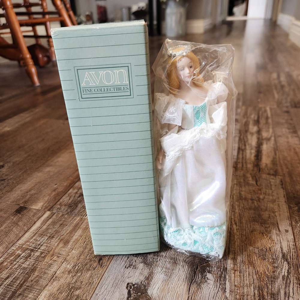 Vintage 1989 Avon Fairy Princess Porcelain Doll Fine‎ Collectibles with Box